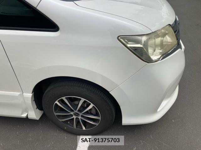Nissan SERENA 2011-09 8210101-2