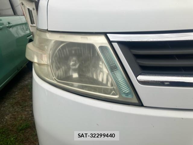 Nissan SERENA 2006-05 8231709-10