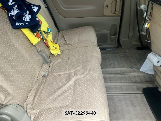 Nissan SERENA 2006-05 8231709-11