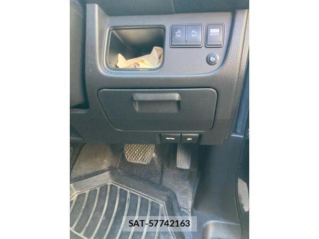 Nissan SERENA 2011-11 8231712-18