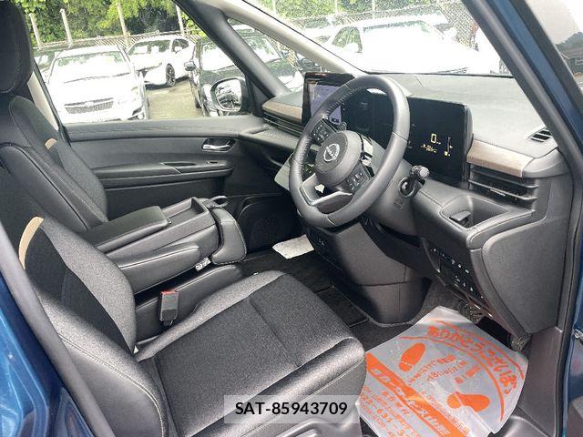 Nissan SERENA 2023-07 8231708-5