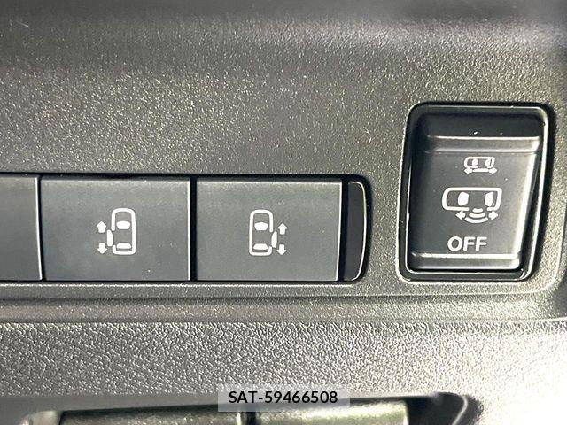 Nissan SERENA 2023-11 8246630-7