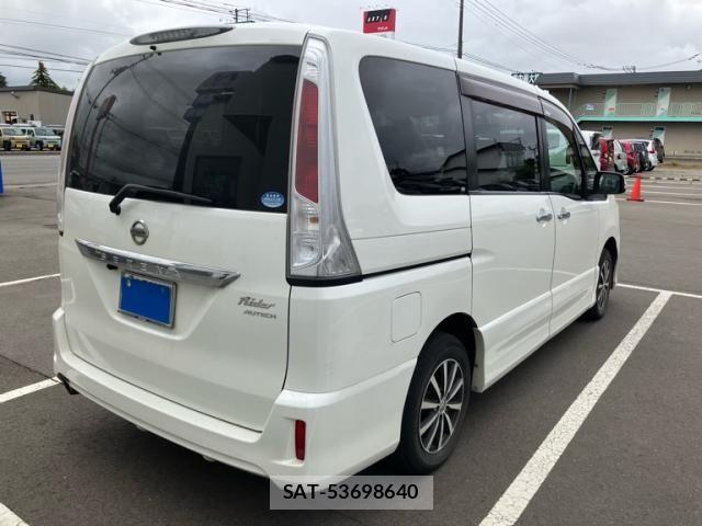 Nissan SERENA 2011-10 8368606-1