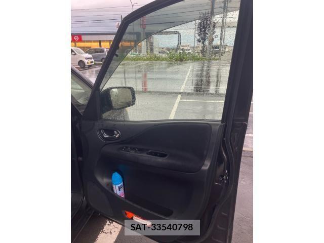 Nissan SERENA 2012-08 8368604-11