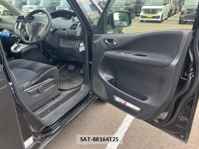 Nissan SERENA 2014-03 8372164-17