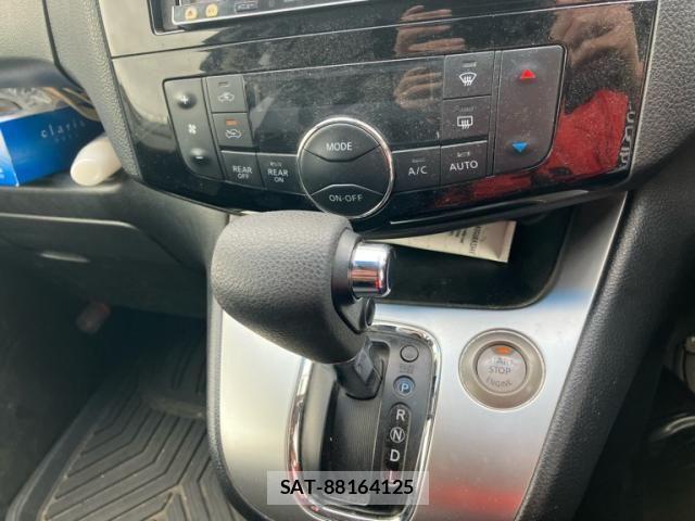 Nissan SERENA 2014-03 8372164-22
