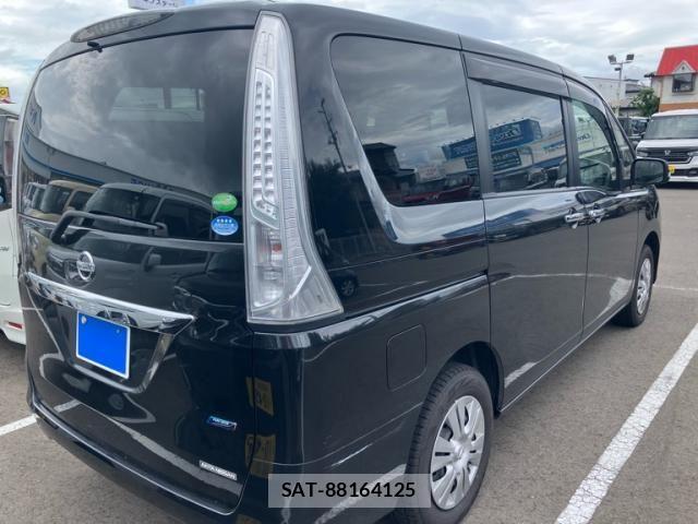 Nissan SERENA 2014-03 8372164-4