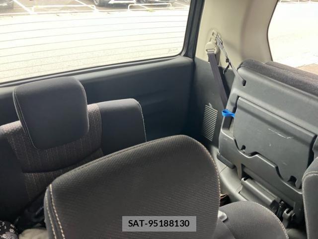 Nissan SERENA 2015-09 8438844-14