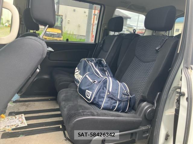 Nissan SERENA 2013-09 8527263-23