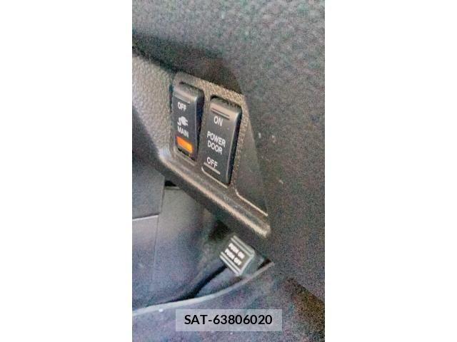 Nissan SERENA 2011-03 8527262-21