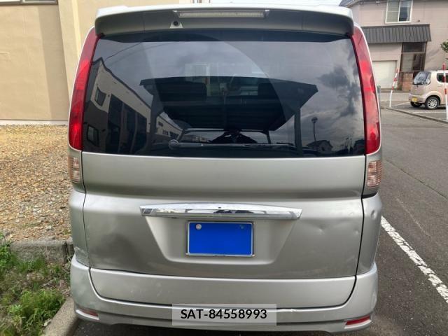 Nissan SERENA 2010-08 8666881-9
