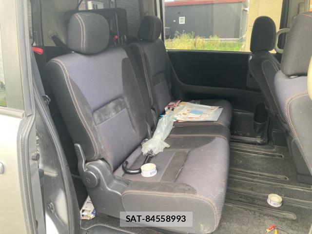 Nissan SERENA 2010-08 8666881-17