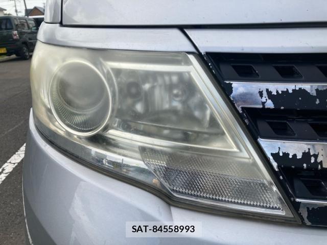 Nissan SERENA 2010-08 8666881-4