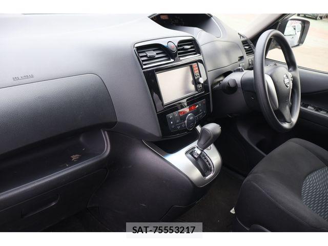 Nissan SERENA 2014-02 8661471-1