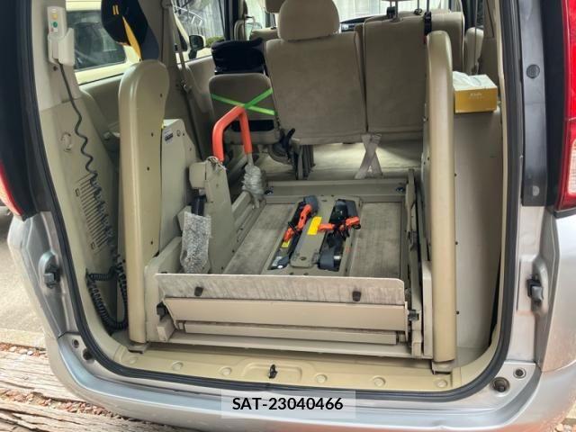 Nissan SERENA 2010-08 8661477-11