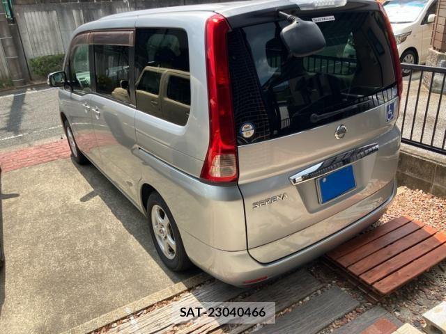 Nissan SERENA 2010-08 8661477-1
