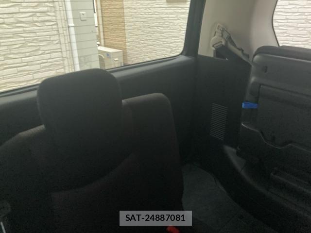 Nissan SERENA 2013-10 8745757-14