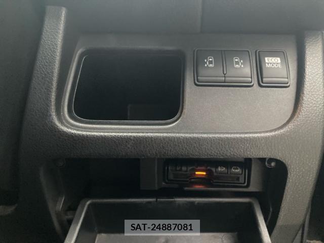 Nissan SERENA 2013-10 8745757-16
