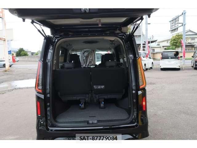 Nissan SERENA 2026-03 8781972-22