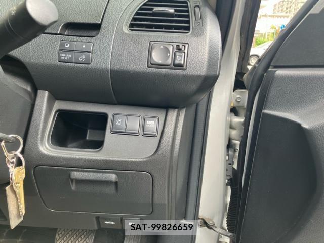 Nissan SERENA 2011-07 8797424-12