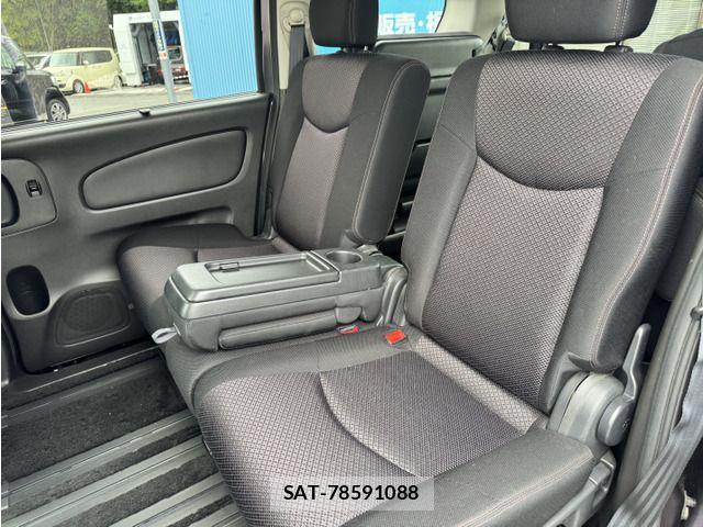 Nissan SERENA 2011-10 8831480-4