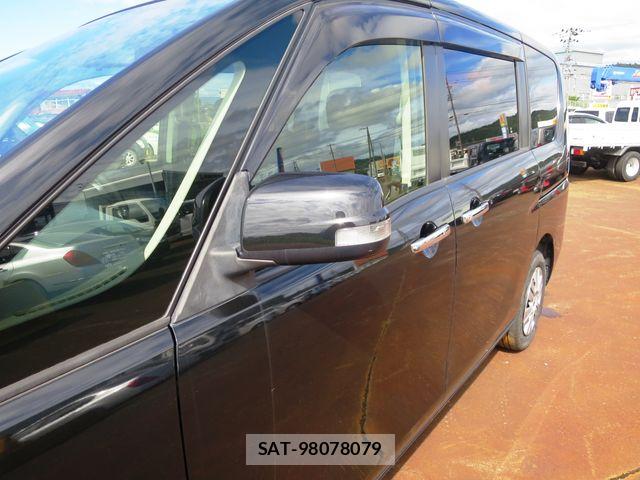 Nissan SERENA 2015-09 8882055-6