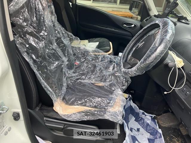 Nissan SERENA 2015-10 8882056-9
