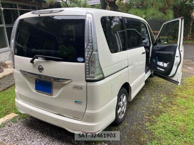 Nissan SERENA 2015-10 8882056-1