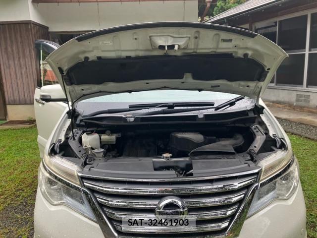 Nissan SERENA 2015-10 8882056-7