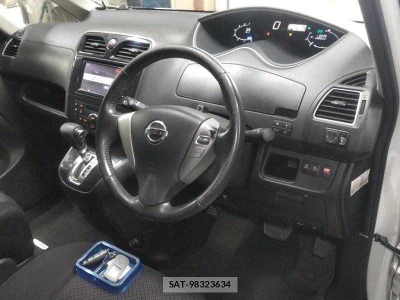 Nissan SERENA 2013 6844774-4