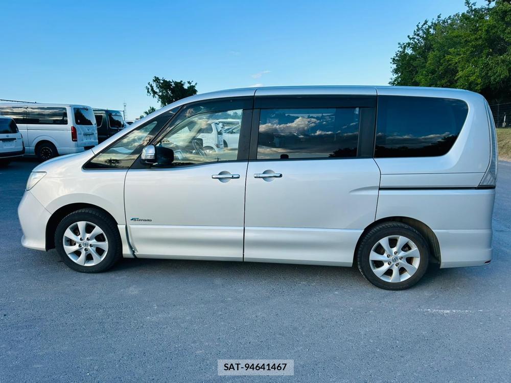 Nissan SERENA 2013 6734642-1