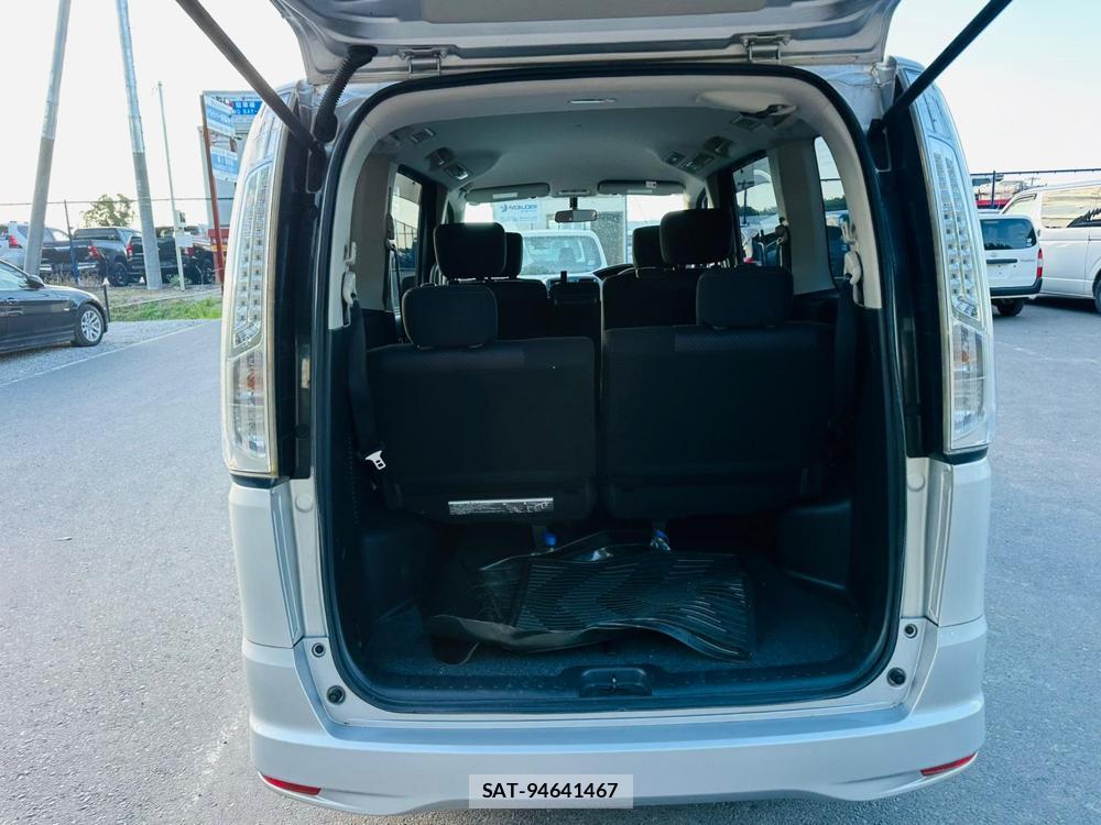 Nissan SERENA 2013 6734642-24