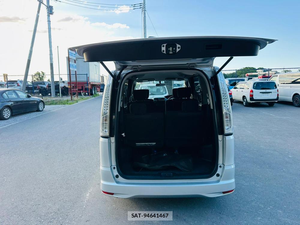 Nissan SERENA 2013 6734642-25