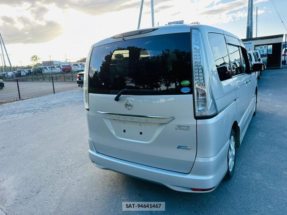 Nissan SERENA 2013 6734642-4