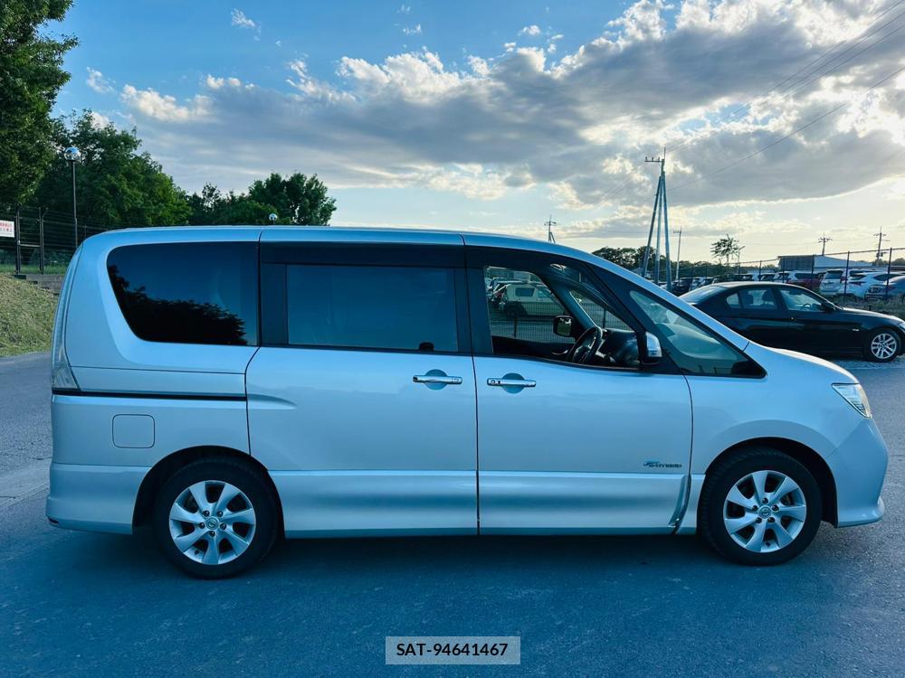 Nissan SERENA 2013 6734642-5
