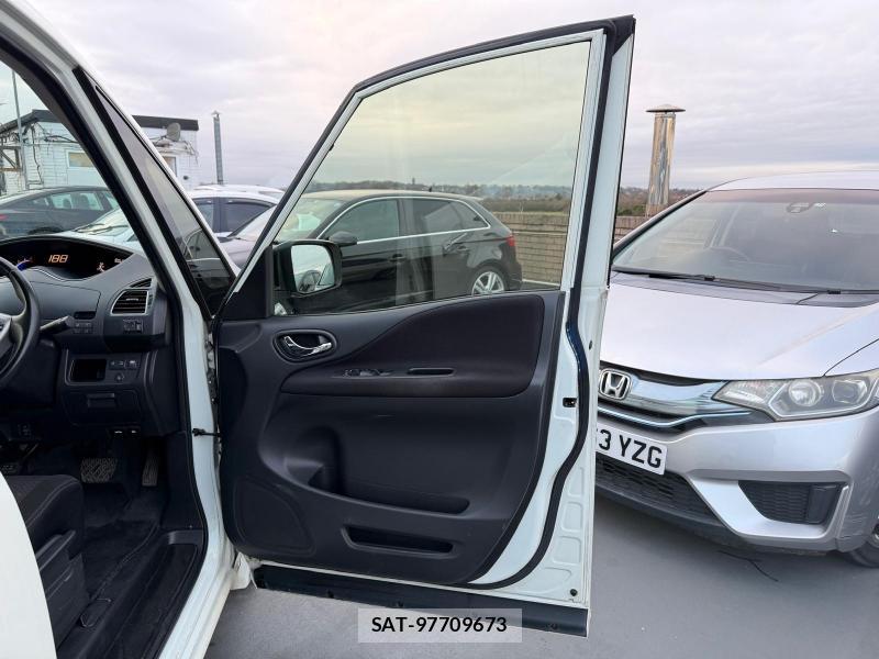 Nissan SERENA 2012-10 1142152-28