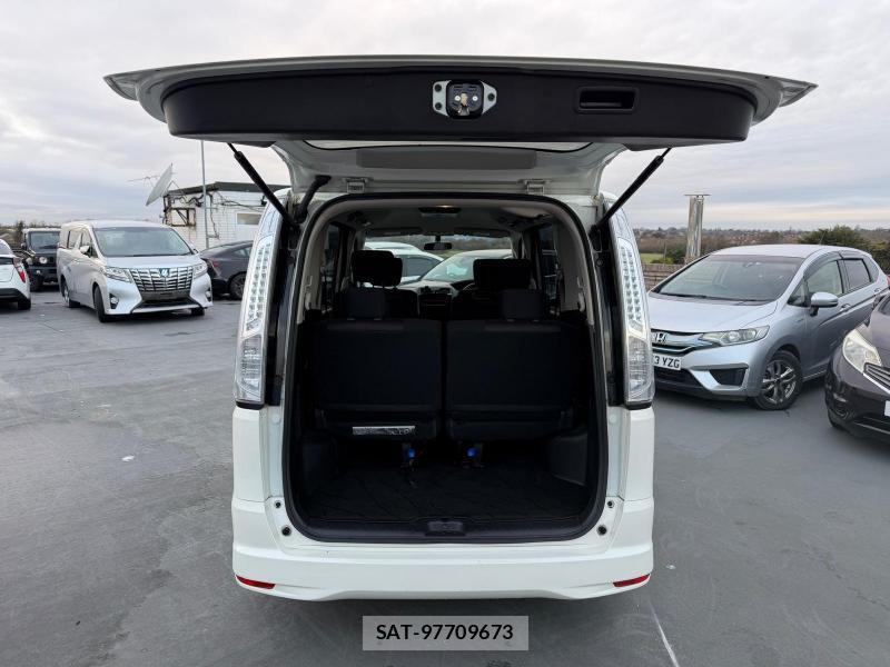 Nissan SERENA 2012-10 1142152-44