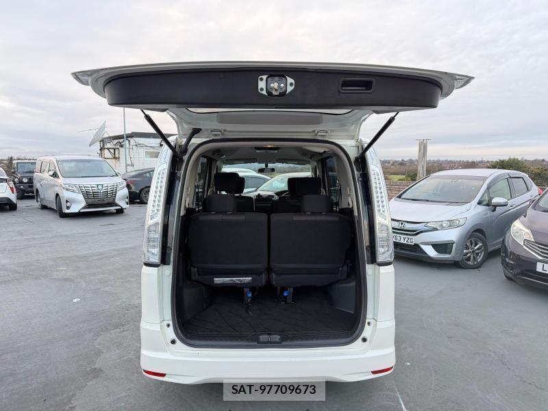 Nissan SERENA 2012-10 1142152-45