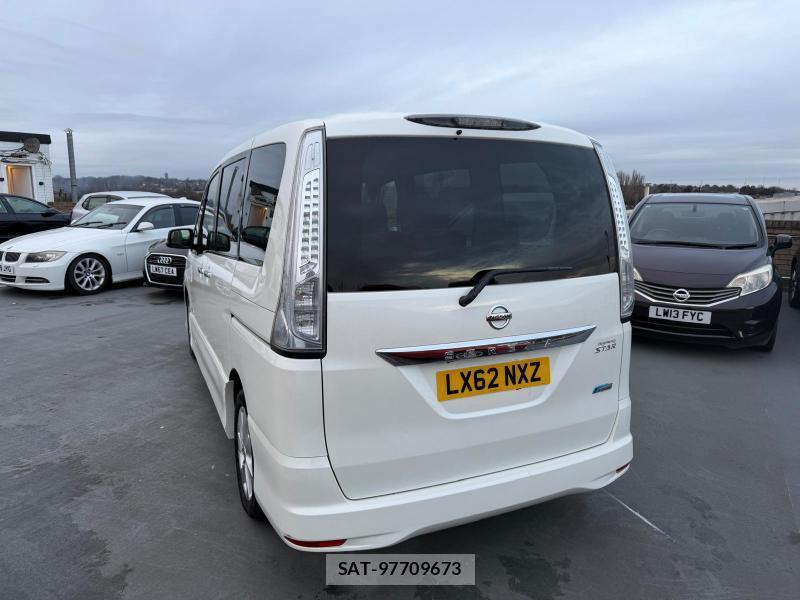 Nissan SERENA 2012-10 1142152-8