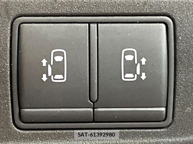 Nissan SERENA 2017-12 5878169-6