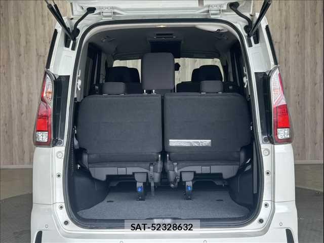 Nissan SERENA 2017-09 5878291-13