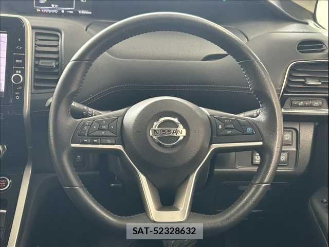 Nissan SERENA 2017-09 5878291-14
