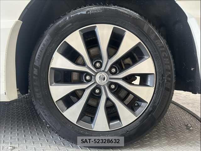 Nissan SERENA 2017-09 5878291-17