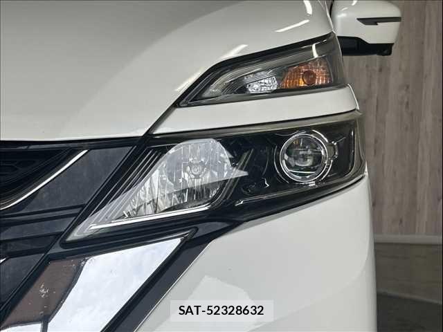 Nissan SERENA 2017-09 5878291-25