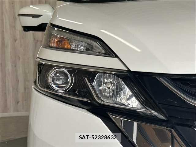 Nissan SERENA 2017-09 5878291-26