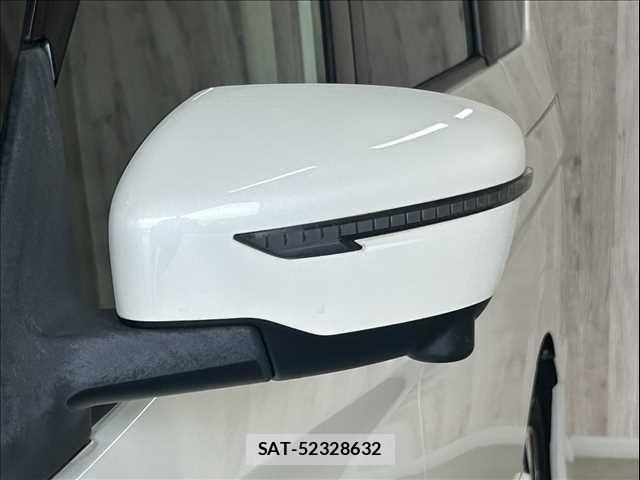 Nissan SERENA 2017-09 5878291-29