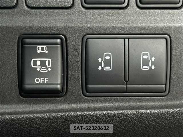 Nissan SERENA 2017-09 5878291-7