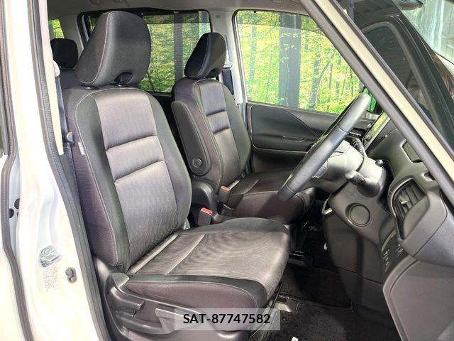 Nissan SERENA 2016-10 5878221-7