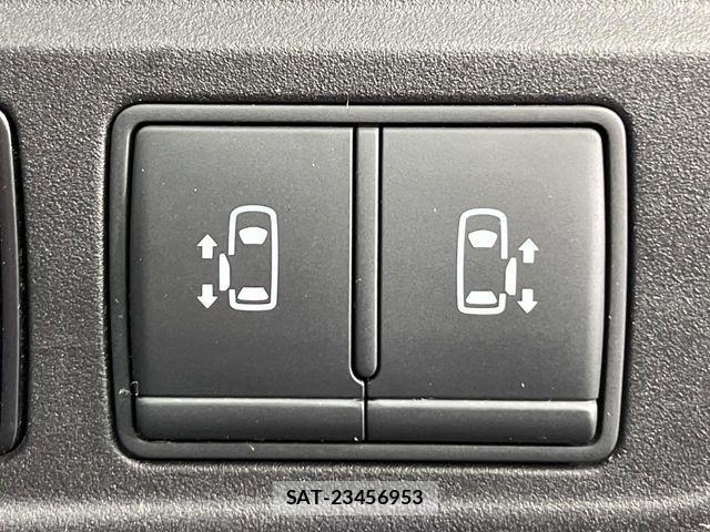 Nissan SERENA 2017-05 5878222-2