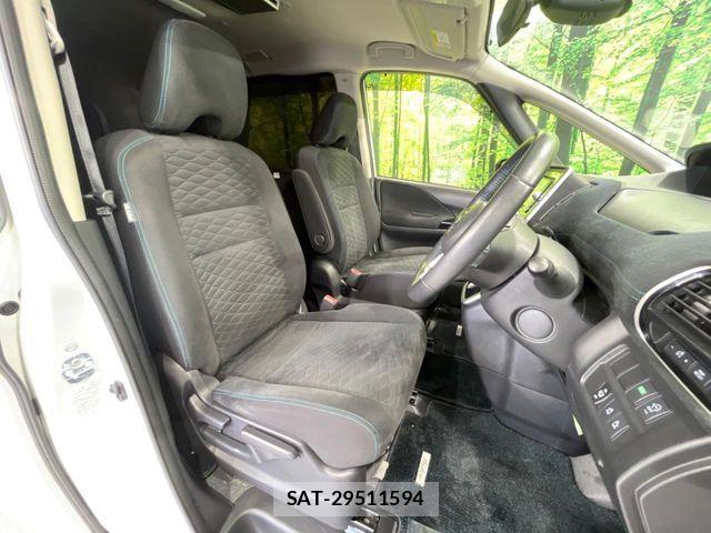 Nissan SERENA 2017-01 5878241-7